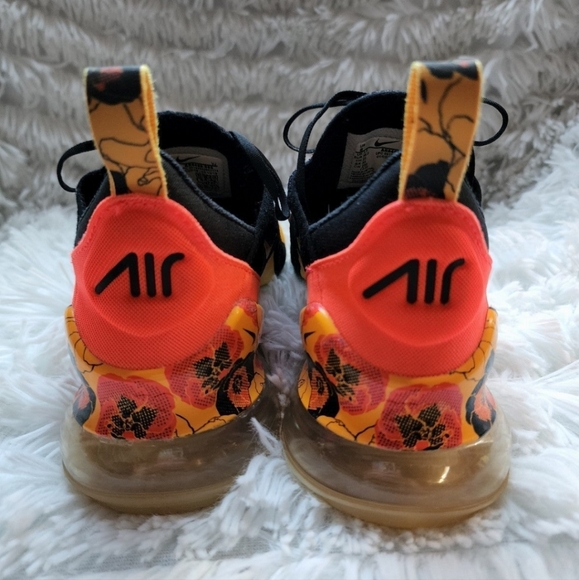 ❤️SOLD❤️ Nike Air Max 270 Black Crimson Floral - Picture 2 of 8